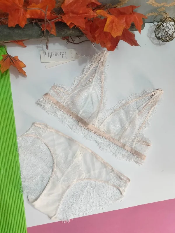 Deep neck lace bra set