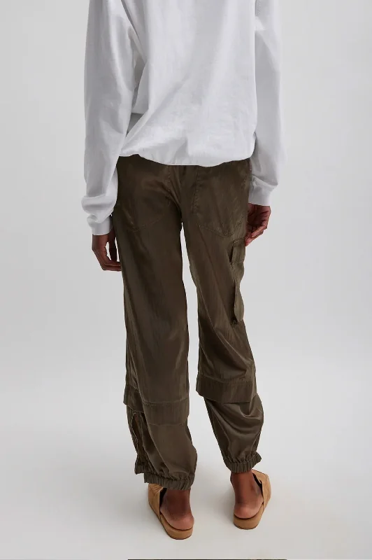 Shiny Nylon Wilt Jogger in Dune - Regular